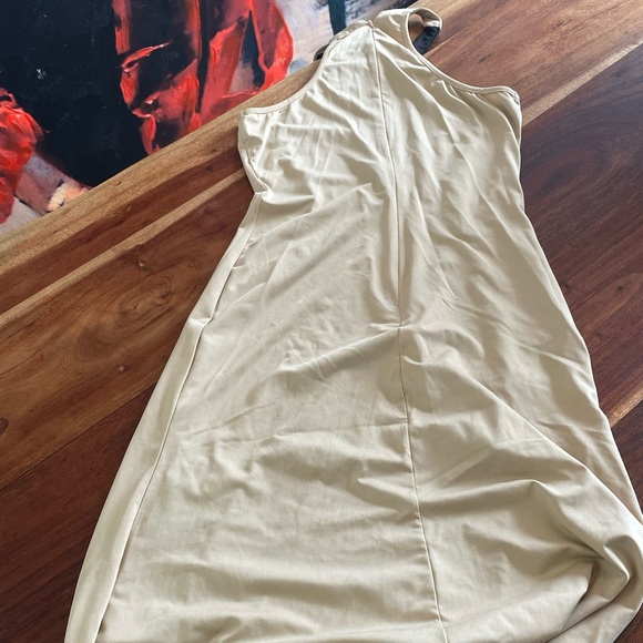 Unique Maxi Dress - Picture 2 of 3